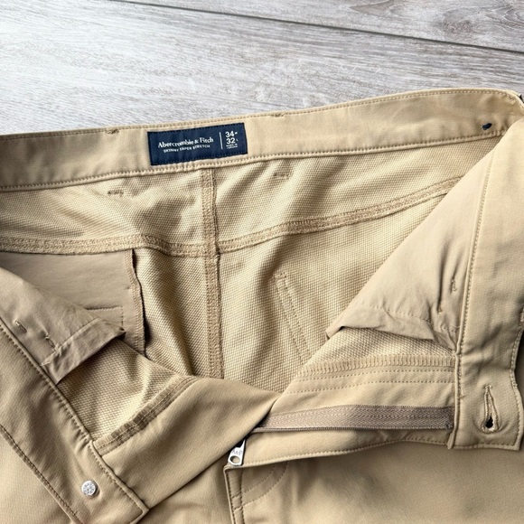 Abercrombie & Fitch The Traveler Khaki Skinny Taper Stretch Pants - Picture 12 of 15